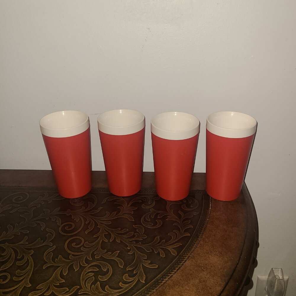 David Douglas Retro Red & White  Set of 4 Vintage Sonic Welded Plastic Glasses